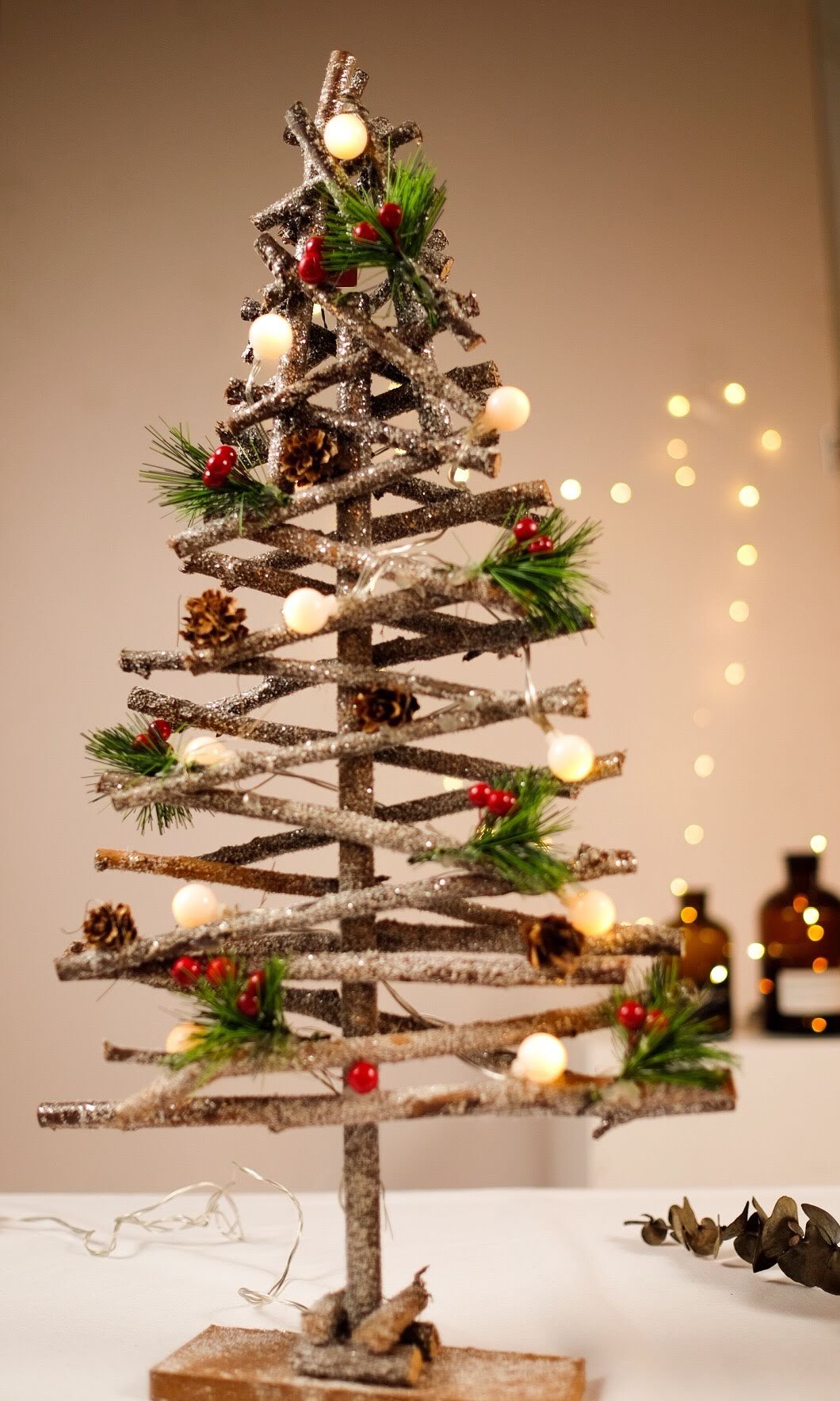 Hướng dẫn cách làm cây thông Noel handmade bằng củi khô siêu đơn giản